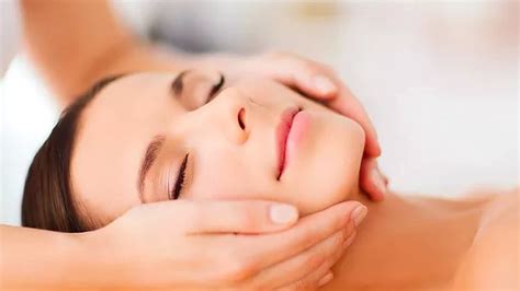 In 2018, Rebecca trained with evanhealy in San Diego to further her . . Face massage san diego